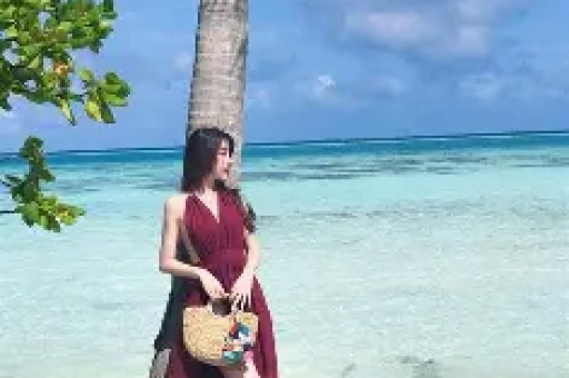 抖音惊现黑马一出手就干了13亿董宇辉遇到对手了