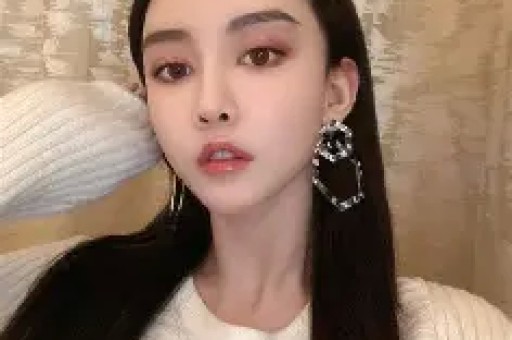 独家：某顶流男星被拍到深夜出入私人会所身边女伴身份引猜测——竟然是她？
